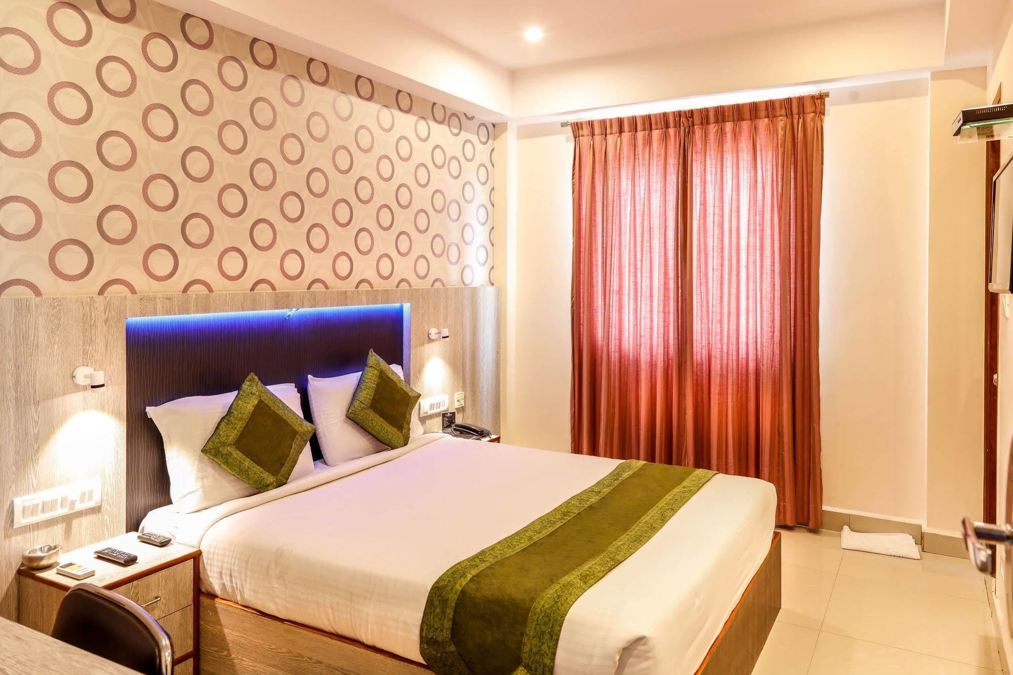 Treebo Trip Elmas Golden Key Otel Bangalore Dış mekan fotoğraf
